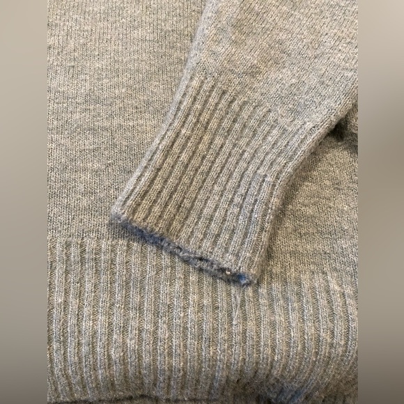 H&M V-Neck Sweater - Picture 7 of 7